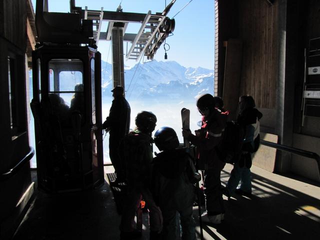 mit der Seilbahn geht es nun abwärts ins Schächental nach Brügg