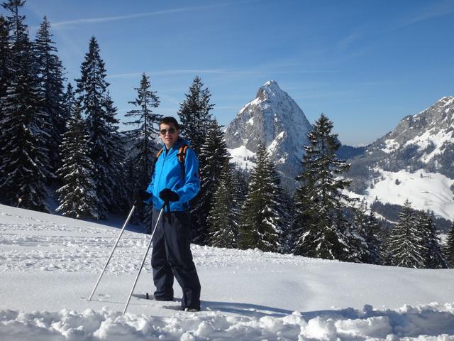 Stefano ist von der Schneeschuhtour begeistert