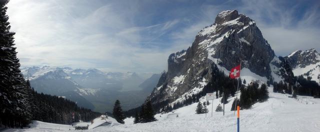 Breitbildfoto auf der Holzegg 1405 m.ü.M. mit Blick Richtung Vierwaldstättersee