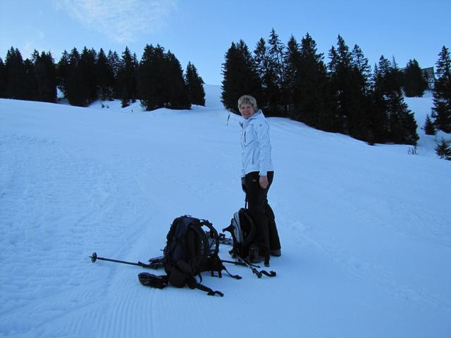 hier haben wir die Schneeschuhen angezogen