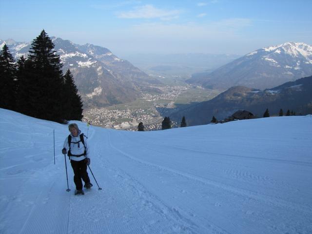 neben der Skipiste führt der Weg nun aufwärts Richtung Fellboden und Mittler Stafel