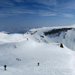 Breitbildfoto mit Blick zum Fronalpstock, Schijenstock, Mürtschenstock, Siwellen und Schwarzstöckli