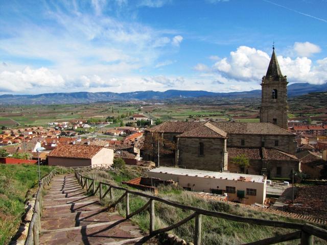 von einer kleinen Aussichtsterrasse hat man eine sehr schöne Aussicht auf Navarrete