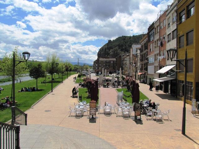 schöne Promenade direkt am Fluss Najerilla gelegen