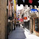 wir tauchen in die schöne Altstadt von Nájera unter. Nájera stammt aus dem arabischen und bedeutet zwischen den Felsen