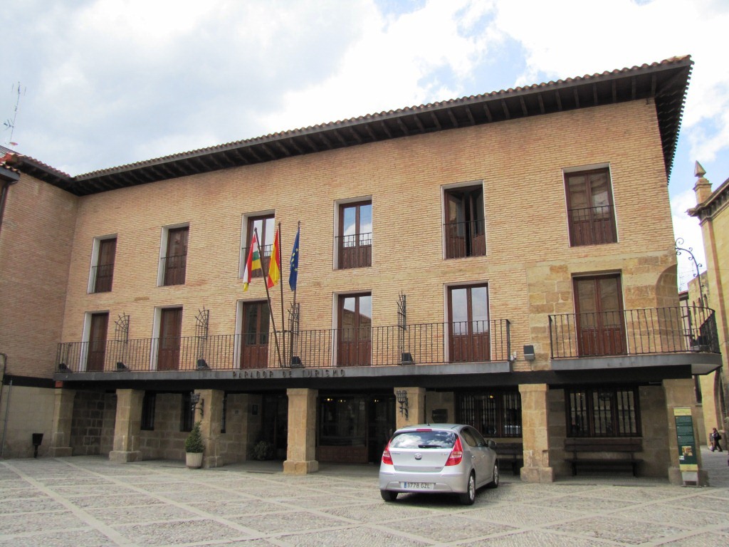 wir haben das Hotel "Parador Santo Domingo de la Calzada" erreicht. Hier haben wir übernachtet. Traumhaft schön