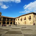 die schöne Plaza de España in Santo Domingo de la Calzada