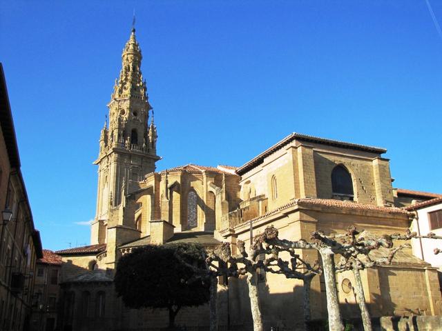 an der schönen Kathedrale vorbei, verlassen wir Santo Domingo de la Calzada