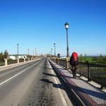 an dieser Stelle wurde durch Santo Domingo, die erste Brücke über den Rio Oja gebaut