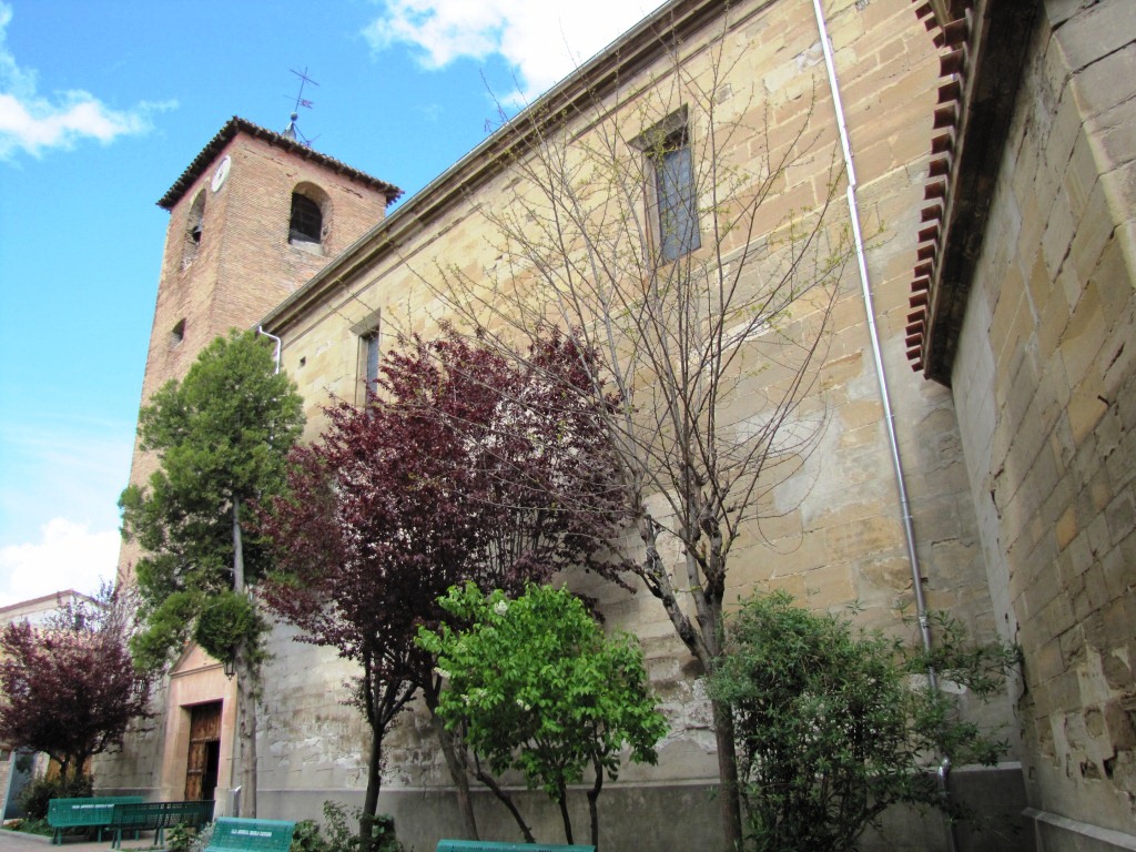 die Kirche von Redecilla del Camino besitzt ein ganz spezieller Taufstein