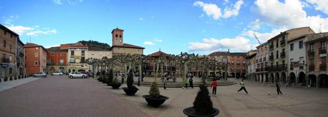 Breitbildfoto von der Plaza in Belorado