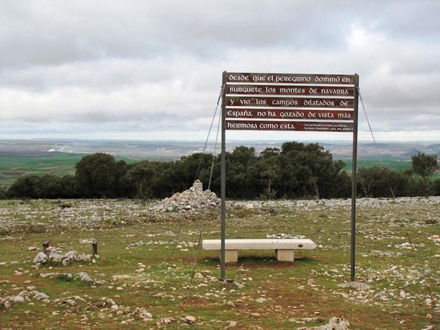 der Pilger hat die Berge Navarras und die breiten Felder Spaniens bewundert. Aber so eine Aussicht hat er noch nie genossen