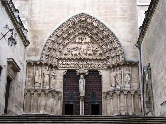 durch die Puerta del Sarmental geht es in die Kathedrale