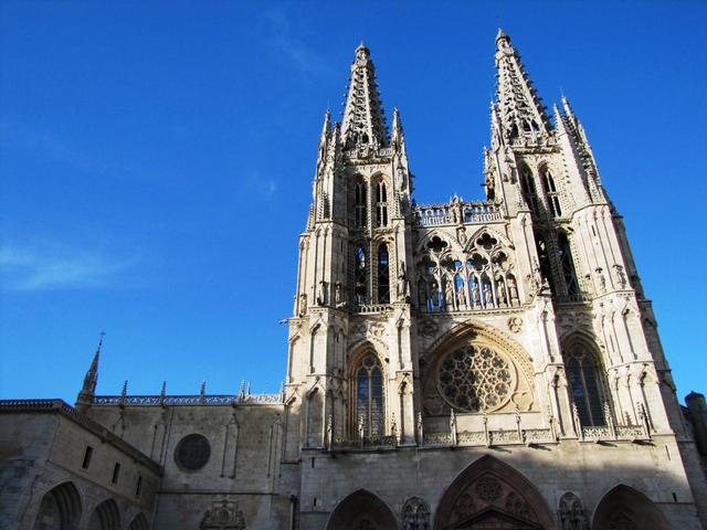 die schöne Kathedrale mit seinen Doppeltürme