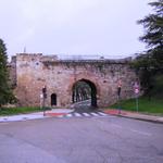 durch den Arco de San Martin 14.Jh. verliessen im Mittelalter wie auch heute noch, die Pilger die Stadt