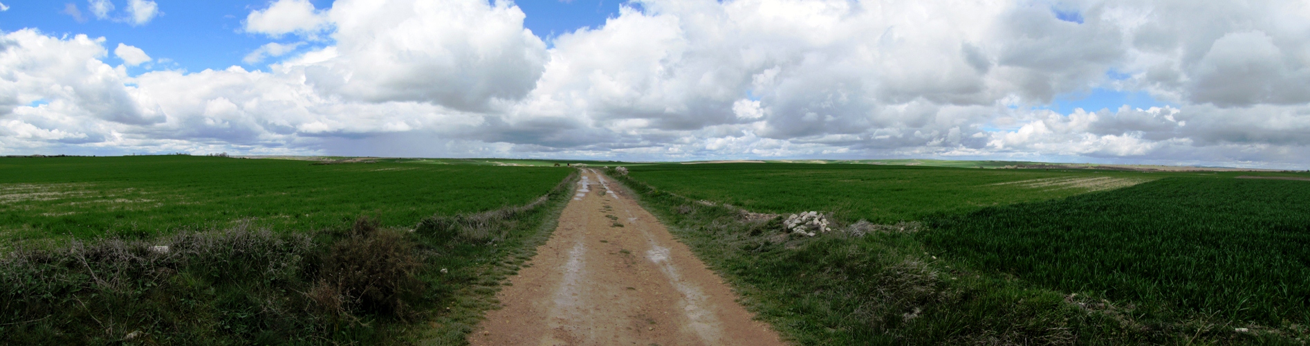 Breitbildfoto der Meseta vor Hornillos del Camino