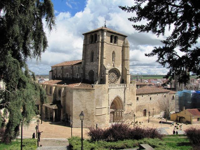 die Iglesia de San Esteban 13.Jh. unterhalb vom Burgberg