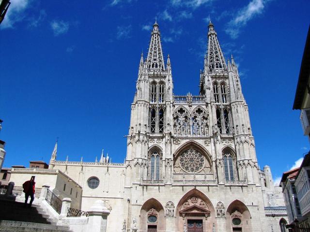 wir sind wieder zurückgekehrt nach Burgos und starten nun den Stadtrundgang