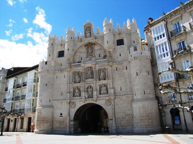 der für Karl V. errichtete Bogen "Arco de Santa Maria" 14.Jh. eines der 12 Stadttore von Burgos