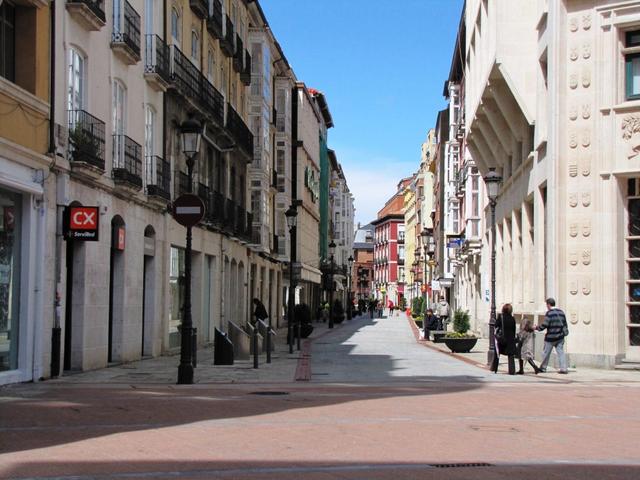 von der Plaza Mayor zweigen viele grosse und kleine Gassen in die Altstadt hinein