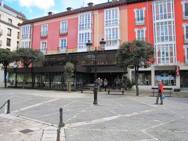 bei der Plaza de la Libertad direkt neben der Casa del Cordón in diesem schönen Restaurant eine Pause eingelegt