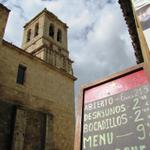 die kleine freundliche und saubere Bar, liegt direkt gegenüber der Iglesia de la Inmaculada Concepción 14.Jh.