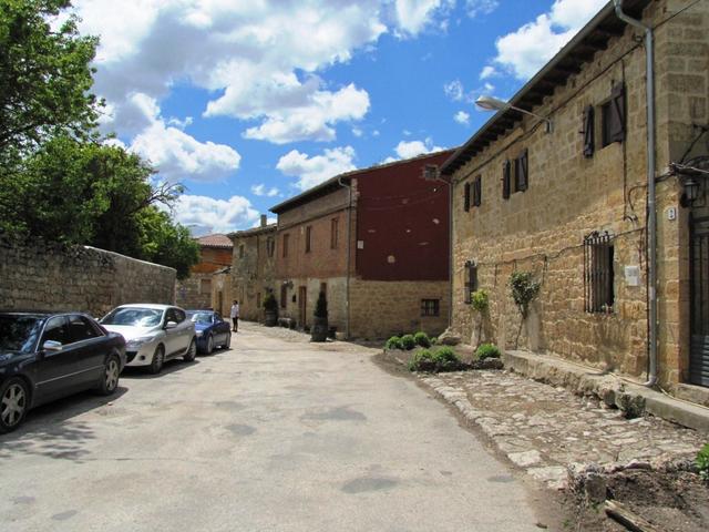 Castrojeriz ist einer der längsten Orte am Weg. Es dauerte auch seine Zeit, bis wir das Hotel gefunden hatten