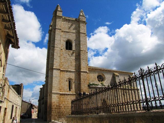 die Iglesia de San Juan 13. - 16.Jh. Auffällig ist der an der Basis romanische Kirchturm mit gotischem Abschluss