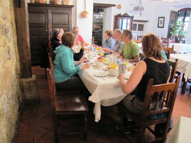 Morgenessen in Castrojeriz mit unseren 8 Pilgerfreunden. Hier fühlten wir uns wohl