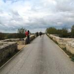 über die schöne Brücke überqueren wir nicht nur den Río Pisuerga, sondern auch die Provinzen Burgos/Palencia