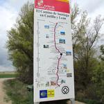 grosse Informationstafel vom Camino Francés der durch die Region Castilla y León führt