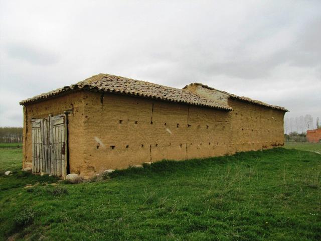 aus Mangel an Steinen baute man in dieser Region traditionell mit Adobe