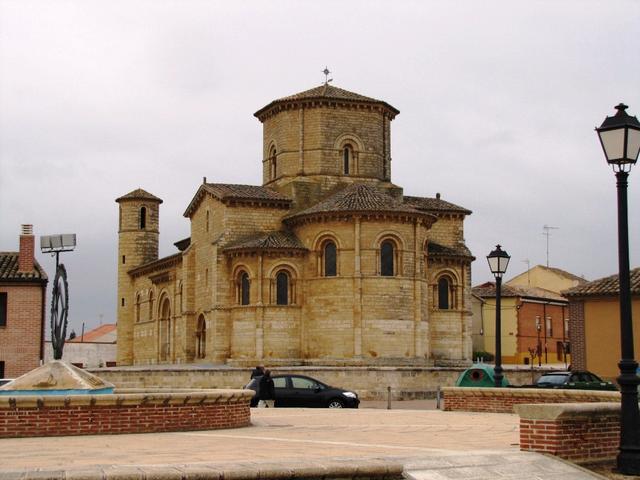 die 1066 geweihte Iglesia de San Martín zählt zu den wichtigsten und schönsten romanischen Kirchen Spaniens