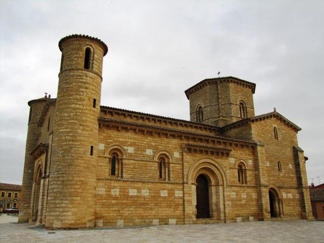 Doña Mayor (puente la Reina), Gemahlin von Sancho III. lies diese wunderschöne Kirche erbauen