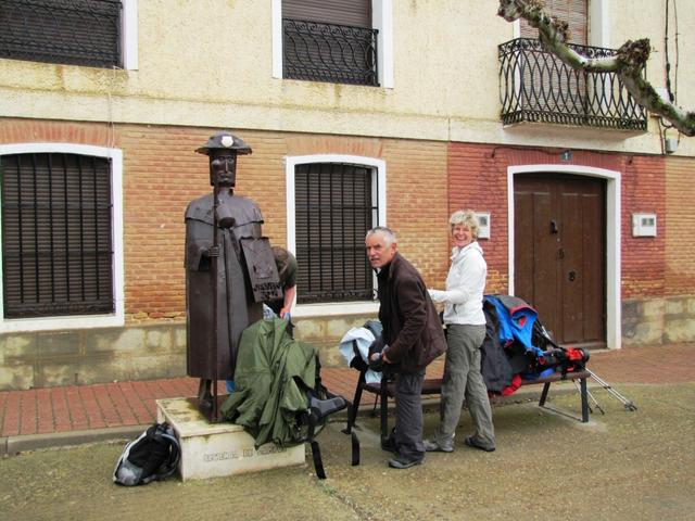 in Revenga de Campos haben wir mit Theo zusammen die Regenkleider abgezogen