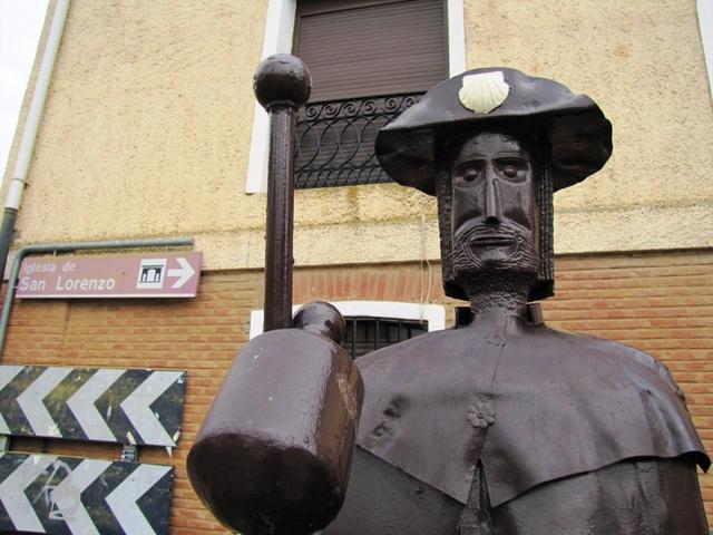 dieser Pilger empfängt die Pilger in Revenga de Campos