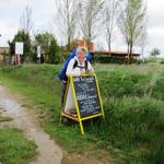 bei Villamentero de Campos endlich eine Bar die offen hat. Mäusi freut sich dementsprechend