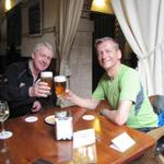Franco und Matthias beim wohlverdienten Bier