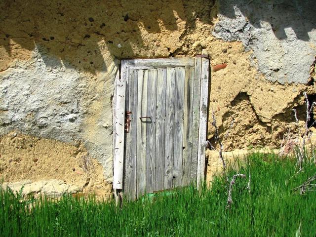 auch in Calzadilla de la Cueza sind die alten Häuser aus Adobe (luftgetrocknete Lehmziegel) erbaut