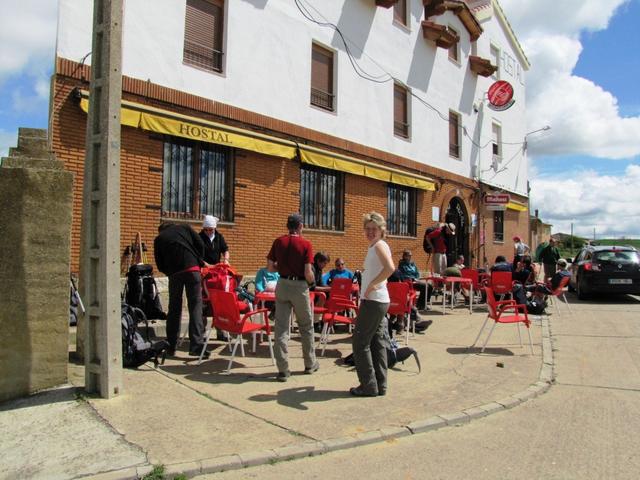 in Calzadilla de la Cueza bei der Albergue, trafen wir unsere Pilgerfreunde