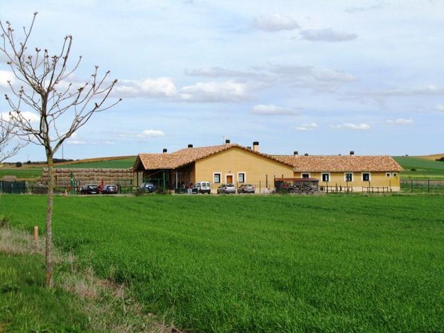 nach diesem kleinen Spaziergang in das Dorf, geht es wieder zurück zu der Albergue "Los Templarios"