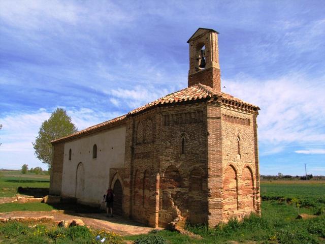 die restaurierte Ziegelsteinkapelle Ermita de la Virgen del Puente 12.Jh.