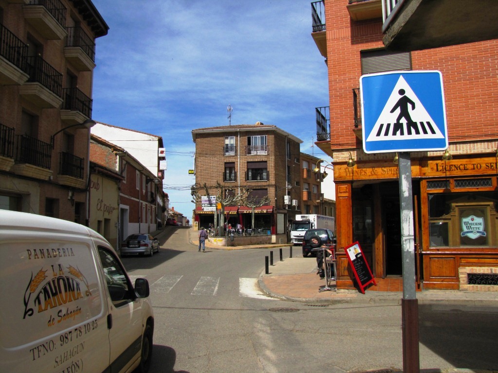 Sahagún ist eine grössere Stadt, mit viel Verkehr...