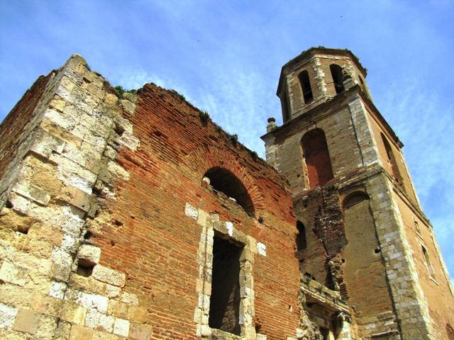 872 wurde zu Ehren der 2 Heiligen, Facundus und Primitivus das Kloster gegründet