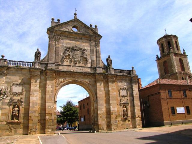 Benediktstor (Arco de San Benito), der frühere Eingang zum Klosterbereich