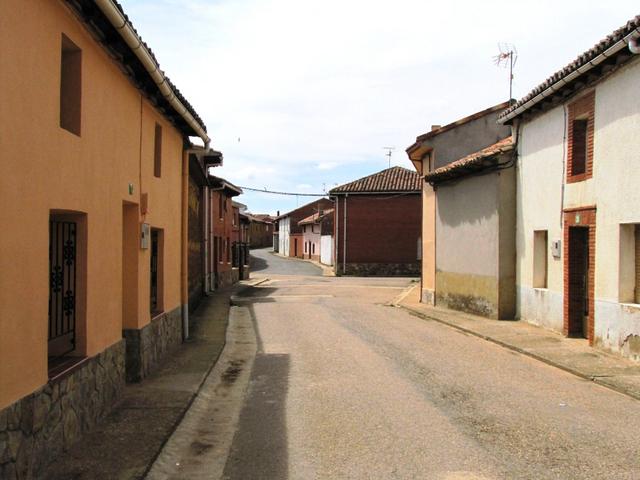 bei 29 Grad, haben wir Bercianos del Real Camino erreicht