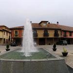 Breitbildfoto der Plaza Mayor von Mansilla de las Mulas