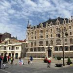 wir haben die Plaza Santo Domingo erreicht mit der Casa de Botines