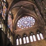 insgesamt besitzt die Kathedrale über 200 Buntglasfenster