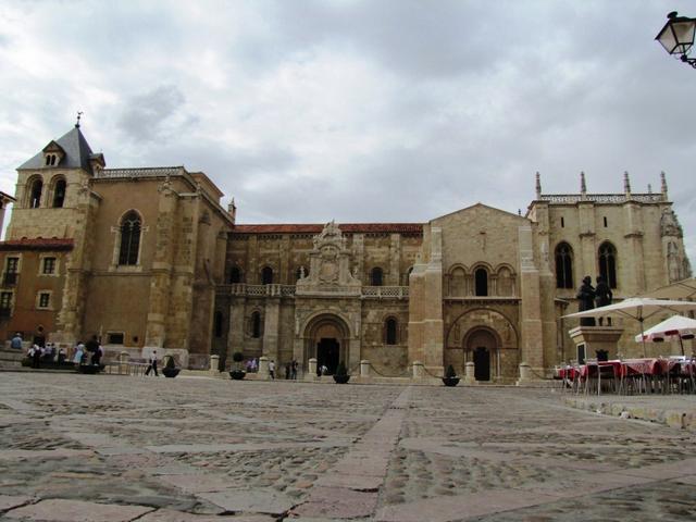 die Basílica gehört zu den herausragenden Werken der frühen Romanik in Spanien